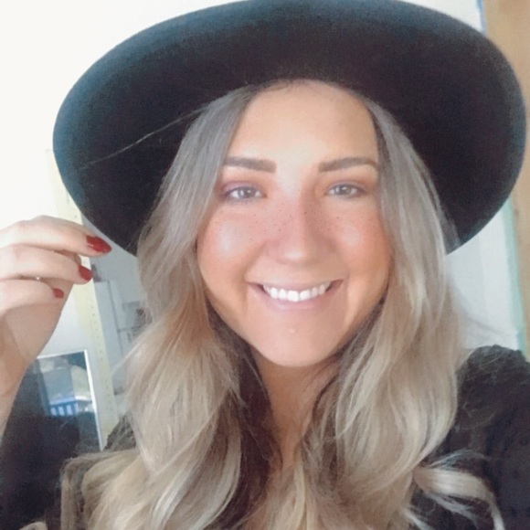 Meet your Posher, Joleyne - Picture 1 of 1